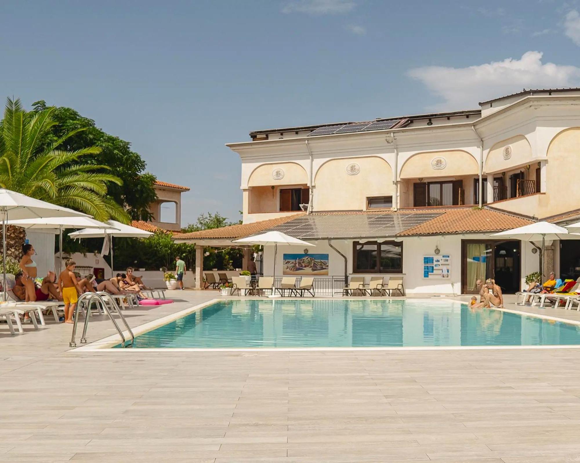 Отель Zeta Club San Teodoro Le Rose Экстерьер фото