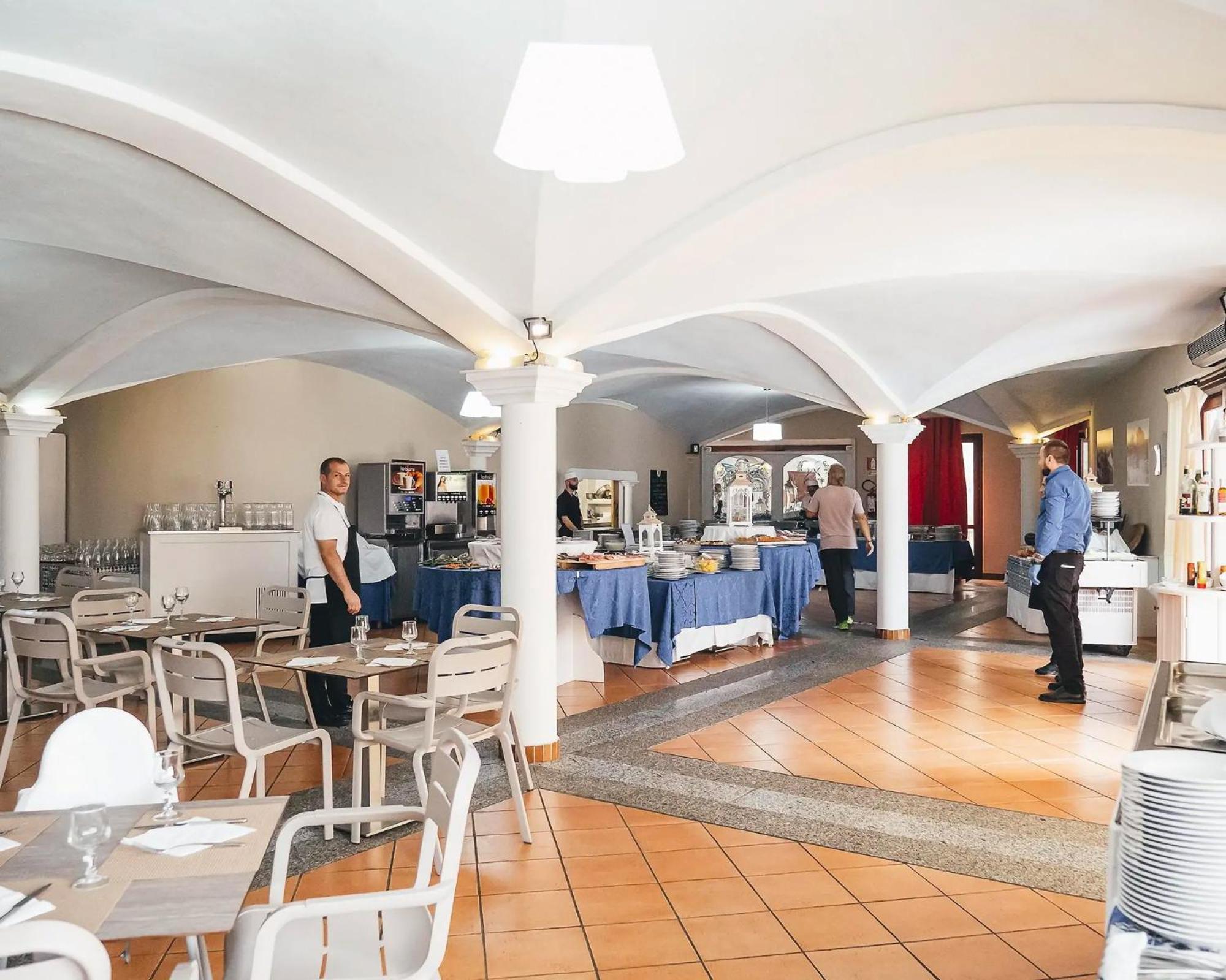 Отель Zeta Club San Teodoro Le Rose Экстерьер фото