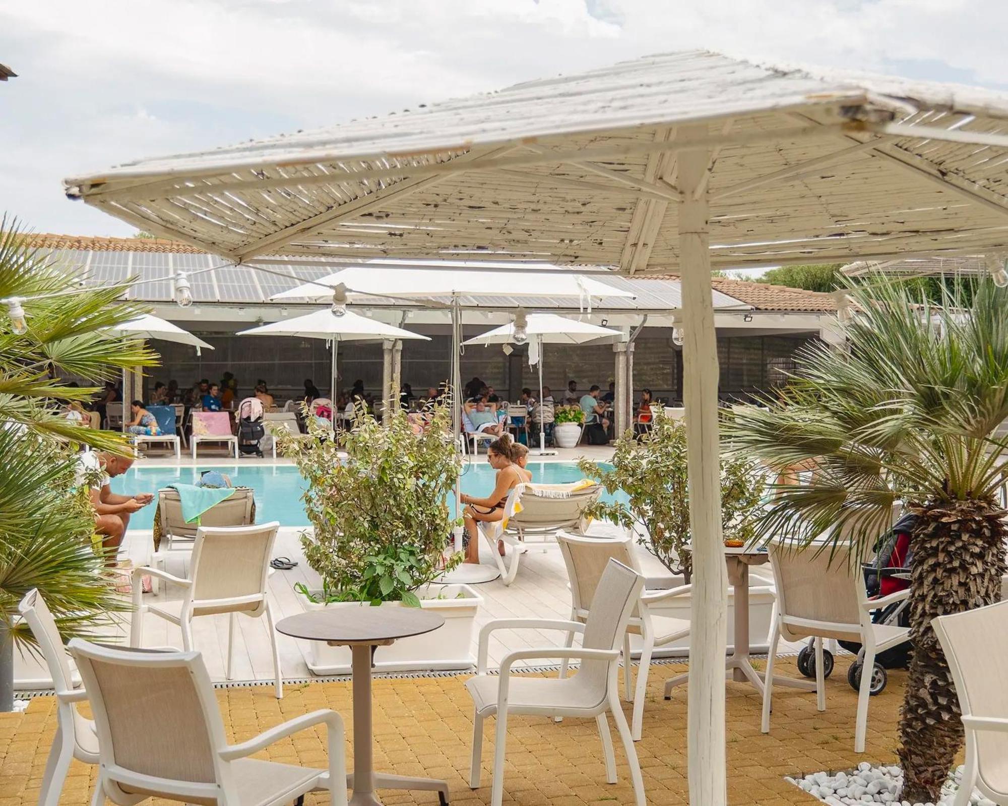 Отель Zeta Club San Teodoro Le Rose Экстерьер фото