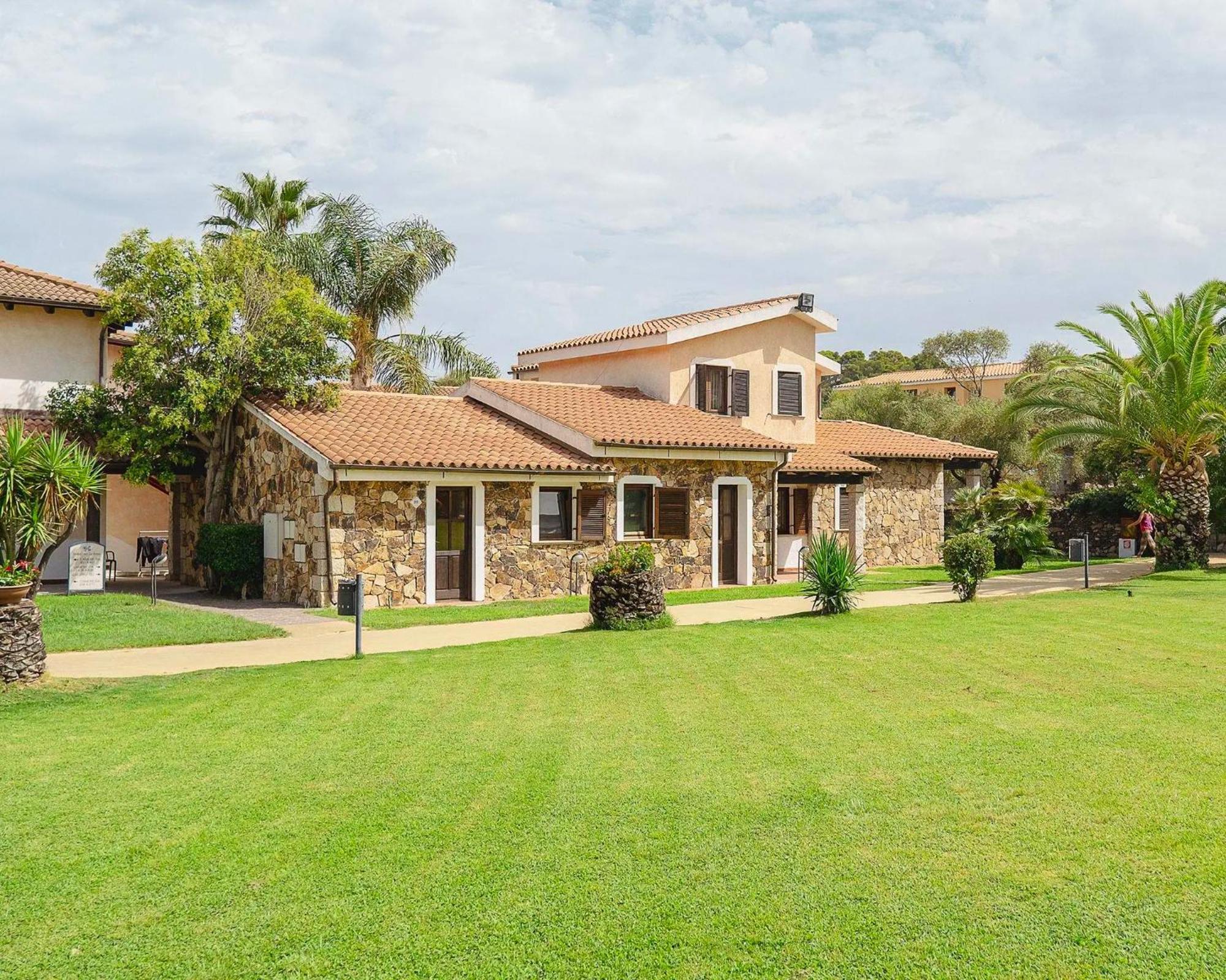 Отель Zeta Club San Teodoro Le Rose Экстерьер фото